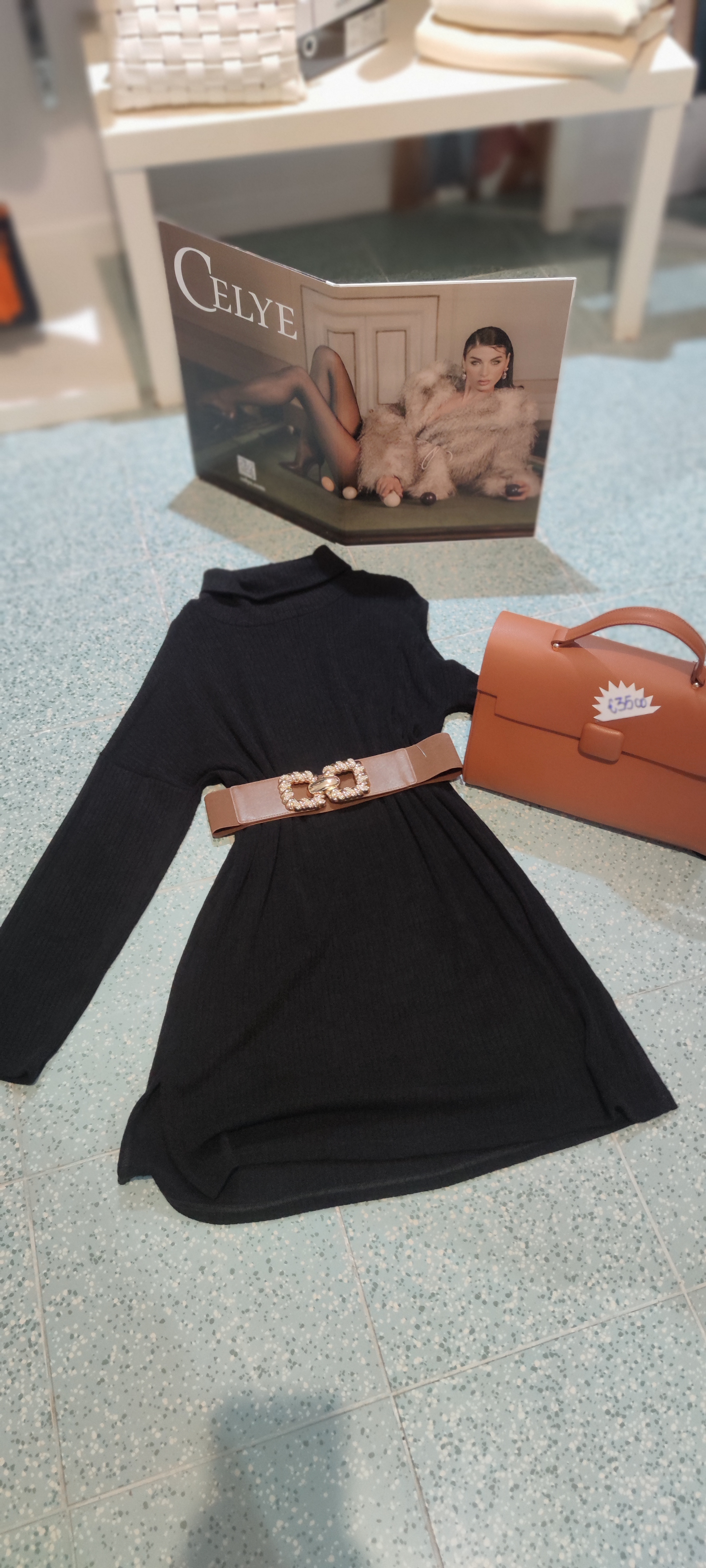 VESTITO A COSTINA